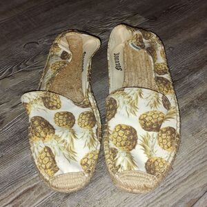 Soludos Pineapple print  espadrilles  Sz 9
